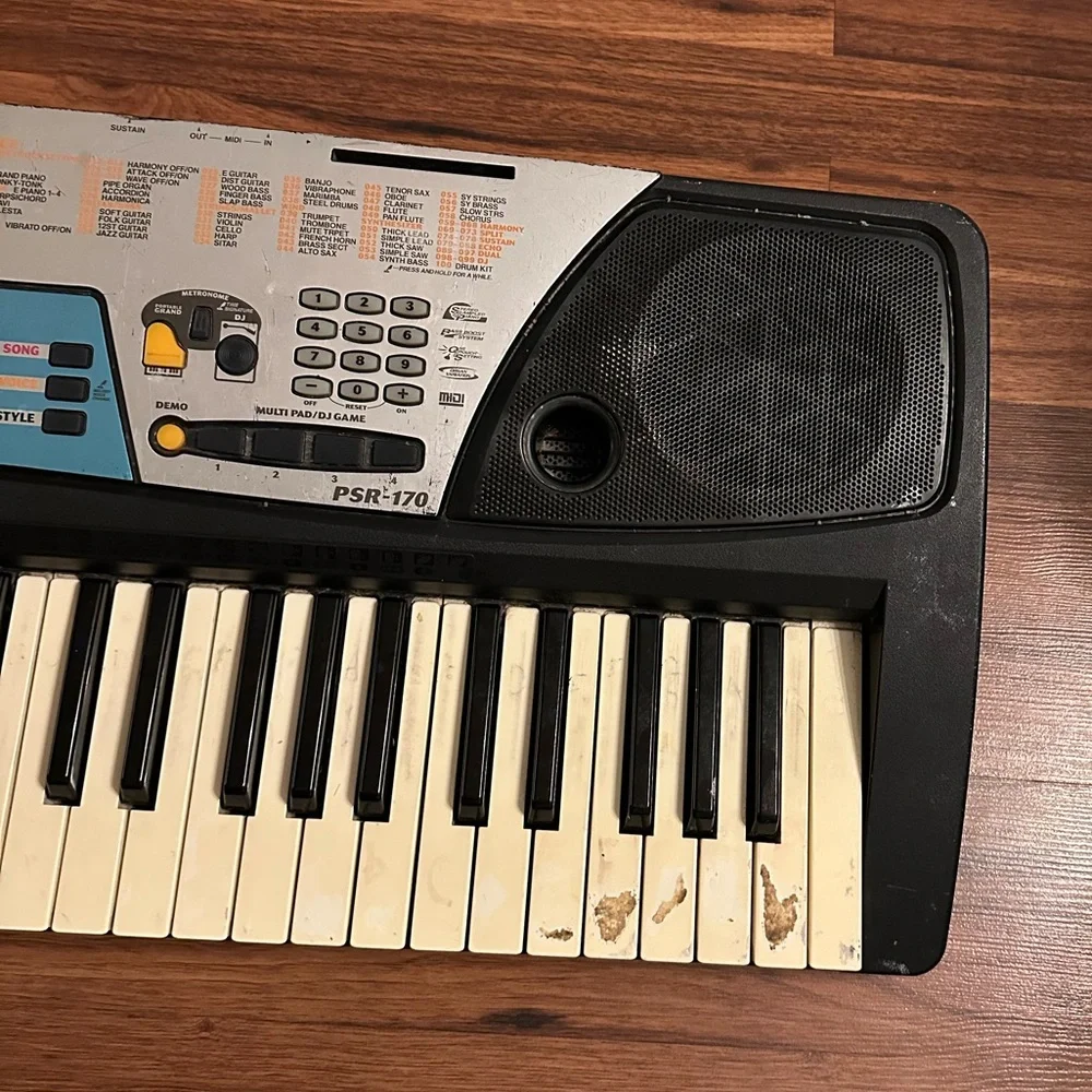 VTG Yamaha PSR-170 61-Key Electronic Keyboard